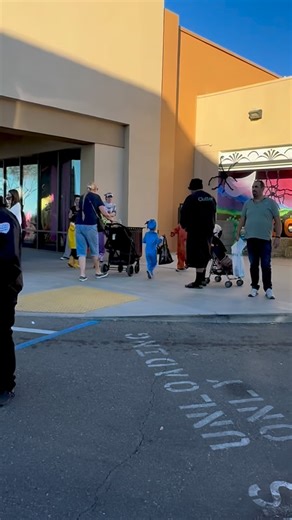 TRICK OR TREAT FUN! 🎃 | Outlets at Barstow
