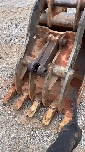 Volvo 210b thumb project for a another awesome client. It took some thinking on this one to get the best outcome. Demod the factory thumb bosses and made new ones that take the same bearings the stick nose takes to better hold the pressure of the thumb, and are replacable worhout availability issues like most aftermarket parts are. welded bosses in place and bored to size and faced square. New stick nose pin made. Fit like a glove. Shes off to dig up stumps this week. im grateful people trust me