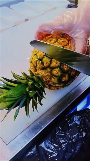 Pineapple cutting tutorial 🍍🔪 #fyp #shorts #fruits #fruitcutting #pineapple