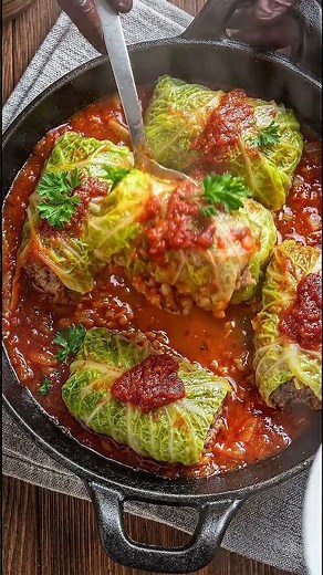 🥬 Stuffed Cabbage Rolls with Tomato Sauce