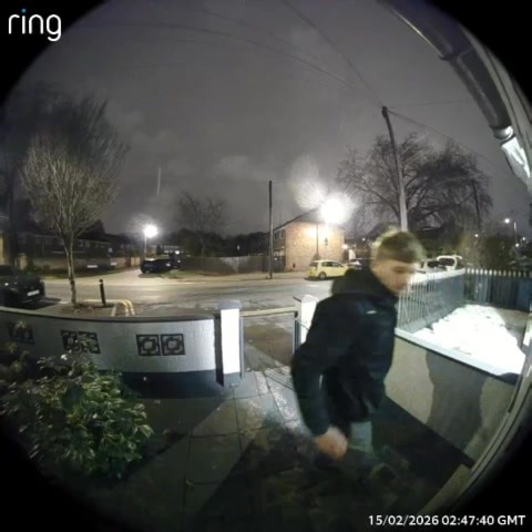 If anyone recognises this SCUMBAG pop up!! He came early hours, tried looking into the house and took something valuable from my neice that she ordered! How anyone can do this is a joke, its disgusting!! | Sweet Occazionz