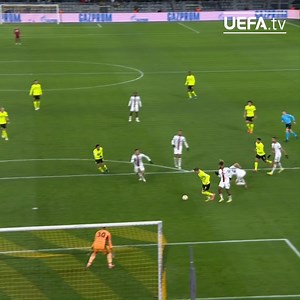 1M views · 33K reactions | 襤 How many touches with the outside of his foot? Marco Reus shows his class!  #UCL | UEFA Champions League | Facebook