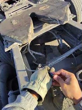 Freightliner Cascadia 2019 rear left air spring bag replacement .any questions comments below ⬇️