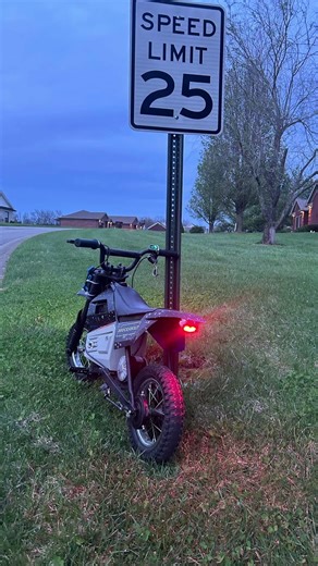 Quick ride on the razor mx350 #razor #dirtbike #razorron #bikelife #emoto #ebike