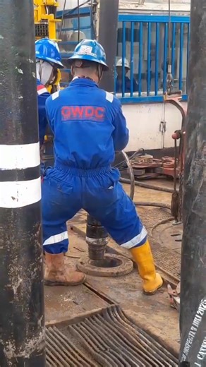 38K views · 427 reactions | Stand Up Drill Pipe. Drill pipe assembly activity: This activity is usually carried out at the start of drilling. #oil #gas #drilling #petroleum #safety #oilwells #engineering | Oil and gas | Facebook