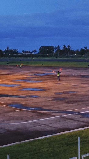 10K views · 108 reactions | Airplane marshalling wands lights ON #highlightseveryone #aviation #planespotting #leonlau #travel #airplane # | Bong Laurino | Facebook