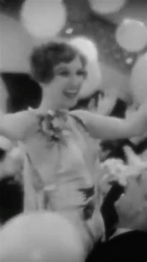 What was the FLAPPER style like in the 1920s?