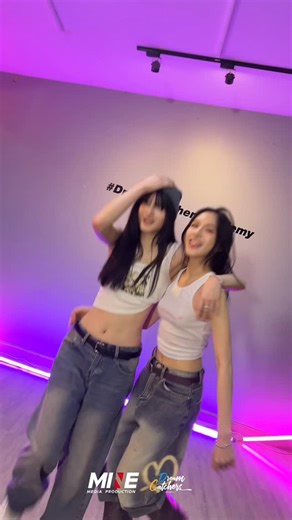 Mable (เมเบิ้ล) on Instagram: "“WE GO UP” DANCE PRACTICE #blejie #clairebell"