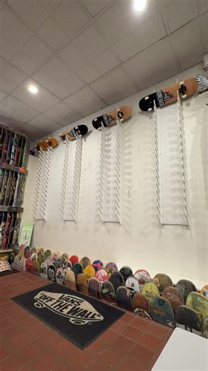 THE COUNTDOWN TO 🎄 BEGINS! With just 11 days til X-mas we’re bringing you a fresh restock in shop decks! Now available in most sizes 7.75-8.5. An easy 🎁 idea or you can get one for yourself 🤝🏽 The shop will be open from 12-6 today but www.homebase610.com is open 24/7 if you wanna get your holiday shopping done at home 📲💻 🔊: @t_thehuman | Homebase Skateshop