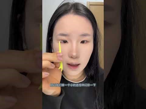 Elegant Fox-Faced Makeup: Transform into a Gentle and Melancholic Look