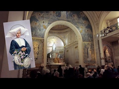 A Quick Visit At The Chapel Of Our Lady of the Miraculous Medal in Paris, France 4K