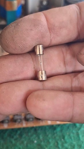 Replace the blown fuse with a good one. #electronics #tutorials #repair | Trisula Servis