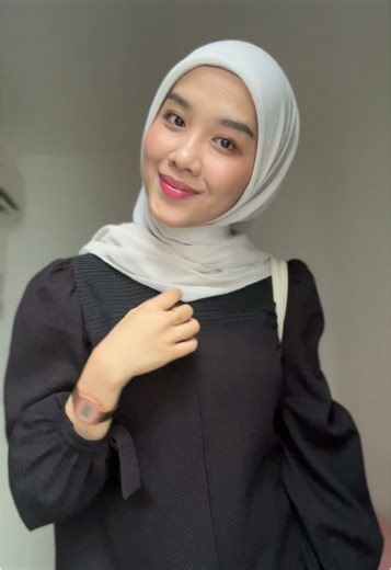 Stylish Black and Cream Outfit Ideas for Any Occasion