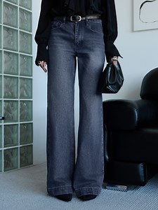 Loose jeans with distressed accent on the thighs :: LICHI - Online fashion store