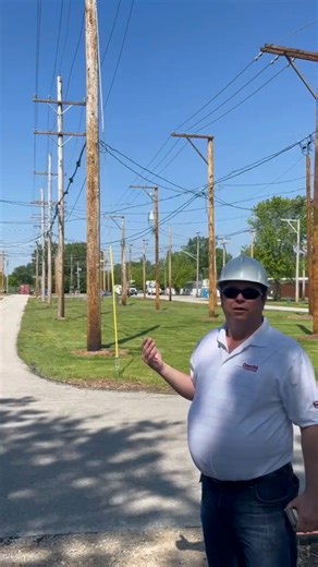 Ever wonder how our basic class, single phase and three phase trainees are able to safely learn their jobs without the danger of being electrocuted? Matt, our training supervisor, explains how the click of a button can save lives ⬇ | ComEd