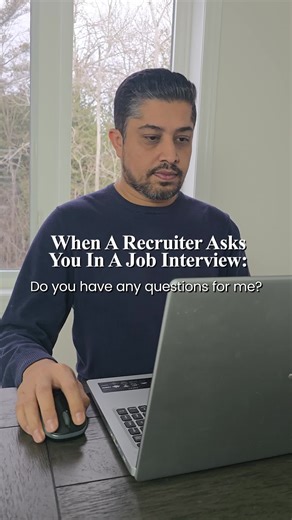 👀 Answers here ⬇️⬇️ Don’t waste this interview moment When the recruiter asks, “Do you have any questions for me?” the interview isn’t ending. It’s shifting. This question is not about politeness. It’s about signal. Most candidates panic and default to safe, forgettable questions. Or worse, they say nothing at all. Here’s what hiring managers are actually listening for 👇 They want to know how you think. How you evaluate a role. And whether you’re picturing yourself inside the business. Strong 
