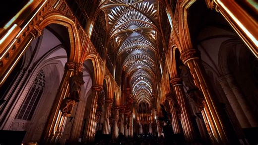 Majestátní 800letá katedrála v Bruselu ožila díky dechberoucím projekcím - Novinky