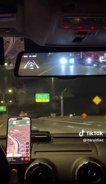 Cámara retrovisor esto me salvó demasiado por los retrovisores no se ve tan claro como con esta cámara #camaraparacarro #tiktokshopholidayhaul #chrismasgifts #carros #hombres