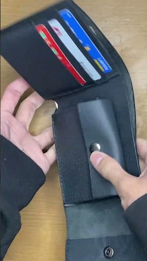 コンパクトなのにしっかり収納。この三つ折り財布、いくらに見える？一点ずつ丁寧に作っています#革小物 ミニ財布 #革財布 #レザークラフト #ハンドメイド販売 #姫路レザー #革製品