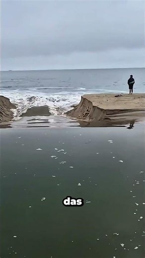 Die schnelle Küstenerosion, die durch einen einzigen Sandkanal verursacht wird…