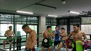 8.20「KNOCK OUT vol.4」 "剛拳"宮越宗一郎との対戦に向けて、タイの超名門「ペッティンディージム」に旅立った緑川創から練習動画が届きました！ 緑川創はこの修行の旅で「ウルトラハイパースーパーグリーンモンスター」に成長すると宣言！ 8月は緑川選手のウルトラハイパースーパーグリーンモンスターっぷりにご注目ください！ イベント情報はこちら http://www.knockout.co.jp/event/knock-out-vol-4/ | KNOCK OUT