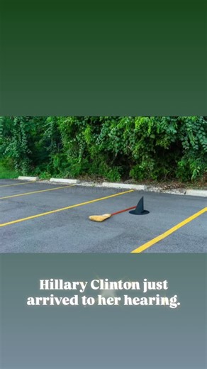 Hillary Clinton just arrived to her hearing. 🧙‍♀️ | Rigo Irizarry