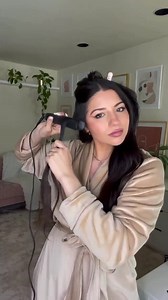 Flat iron waves: same technique with 2 different ghd tools! See how Justine Marjan demos both our #ghdplatinumplus and #ghdmax stylers to show you how the plates sizes make a difference 🖤 #ghdhair #ghd #goodhairday #hairstyles #playwithmax | ghd