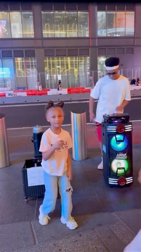 241K views · 5.2K reactions | Scratching is for the children  #nelsonscratch #timesquare #streetbeats #nyc #djing #dj #scratching #scratch #scratchvideo #portablism #portablist | Nelson Scratch | Facebook