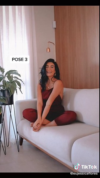How to Pose for Sofa Photos - Photo Hacks & Ideas