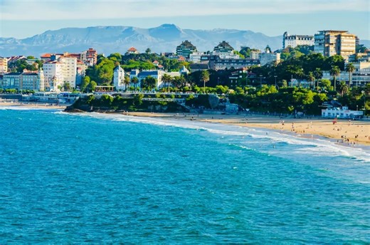 The sunshine spot with fab beaches, top attractions, €3 pints & €25 flights