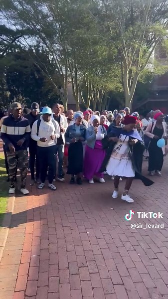 Congratulations Mfanaka, this is beautiful. @Lesego Malaka 😊❤️ #sione #zccmyeverything🙏🙏🙏😘 #zcc #zccfemalechoir