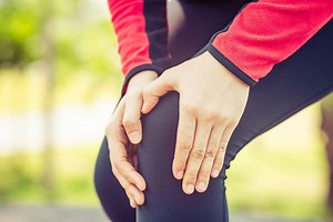 Why do your knees click and should you worry? | Complete Physio