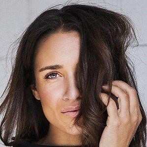 Camille Dg – Age, Bio, Personal Life, Family & Stats | CelebsAges