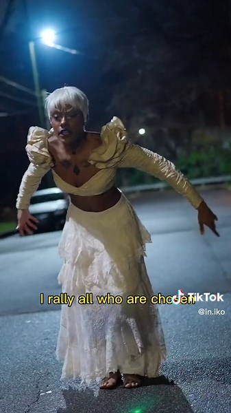 I really wanted b roll of me performing/dancing outside so thats what we did ! This songs only available on my patreon to stream ! Also have two shows in NYC coming up this month! Tix are on sale now ! Links in my bio to purchase !