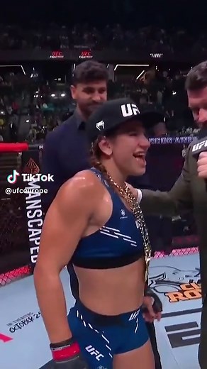 Ailin Perez with the post-fight victory twerk 🍑🤣 #ufc #ufcparis #ufcvideo #ufc_mma_sport #ufcfighter #fighter