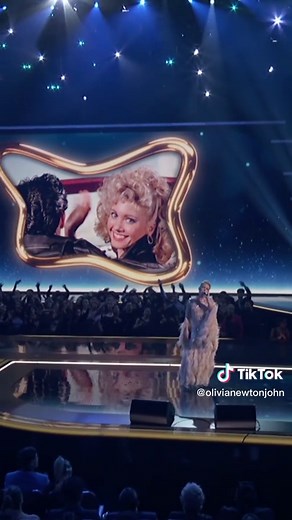 Thank you so much, @pinkofficial 💖 #olivianewtonjohn #hopelesslydevoted #pink #americanmusicawards #amas