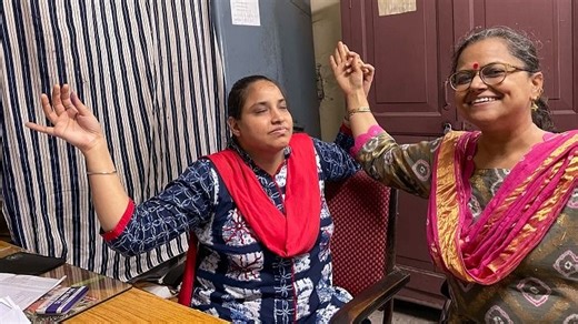 Journey of Success of Gurdeep Vasu Kaur: शारीरिक बाधाओं को पार कर रचा इतिहास, टेक्टाइल साइन लैंग्वेज ने दिया साथ.. पाई सरकारी नौकरी