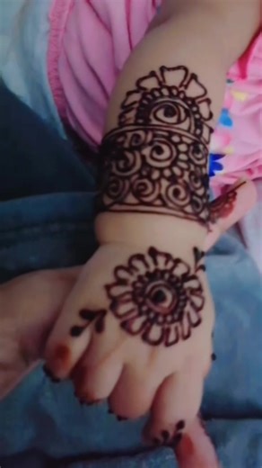 A baby bride MashaAllah #henna #hennaartist #bridal #bridalmakeup #mehndi