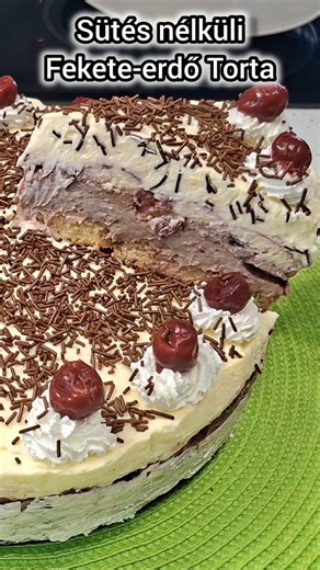 Sütés nélküli Feketeerdő torta
