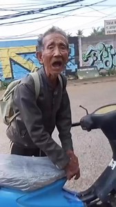 3.1M views · 96K reactions | Setiap pagi nyari pinjeman kesono sini buat nyambung hidup, dan setiap hari harus nyemplung ke kali atau sungai hanya mencari cacing buat dijual  #reelsviral #adiefwafi #sosial | Adief Wafi | Facebook