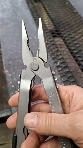 Gerber vs Leatherman. Why I use Gerber over the Leatherman.