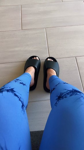 White toes get chose (allegedly) 👣🦶🏼What do you think of these slides tho?