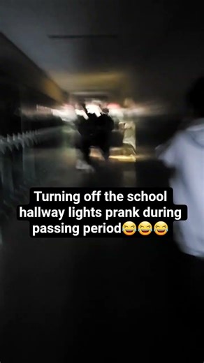 #prankvideo Turning off the school hallway lights prank during passing period