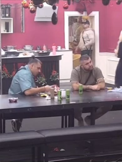 Ljubomora i prošlost: Makica i Aneli na garnituri