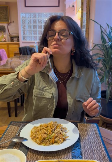 Date night with R Jas at a lovely Thai Restaurant 🤩🍜 We’ve been to this place so many times and it’s always really good. Lovely staff and great food. (Also love the tables) Me and Jas didn’t have a booking but Jas really fancied noodles and I wanted a Tom Yum soup as it’s my new favourite thing. We went to Thai Basil in Thornbury hoping we could get a table and luckily they had one table for 2 in the corner so we said that’ll be perfect! ☺️ Here’s what we went for 👇 Thai crackers £3.50 Homema