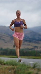 Elite marathoner Dom Scott knows that staying fueled is key to race day success. We sat down with her to learn more about how she preps for race day, and why the Tempo bottle is now part of that routine. Join us in wishing her luck at the upcoming Chicago Marathon. | Hydrapak