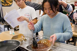 Students learn materials science through hands-on culinary experiments