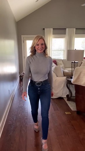 Stylish Blue Jeans Outfits for Working from Home Comfortably