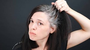 Les cheveux gris pourraient-ils être la solution pour lutter contre le cancer?