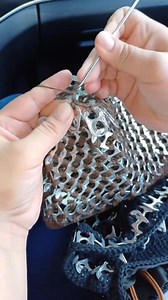 Hermosa bolsa con #Aluminio #reciclaje #reutilizar #crochetera #aluminium #chapitas #tejer #DavidMercado | Berita Crochet